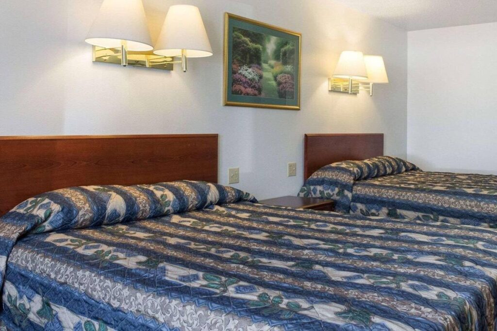 Rodeway Inn - Image 6