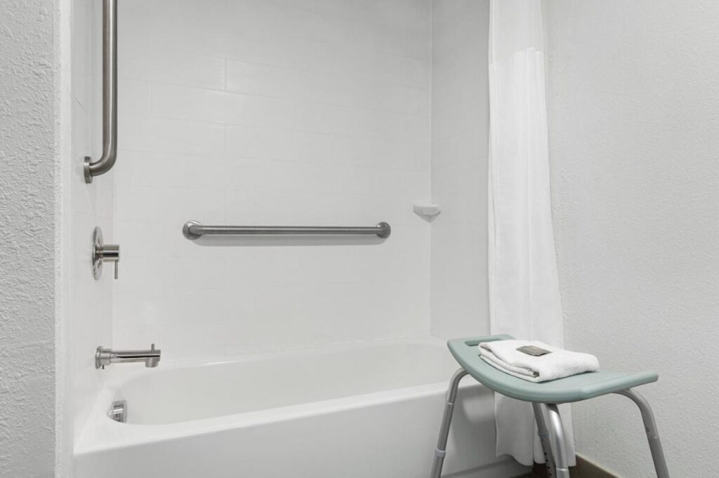 Country Inn & Suites by Radisson, Dunn, NC - Image 2