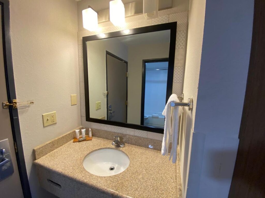 Country Inn & Suites by Radisson, Dunn, NC - Image 3