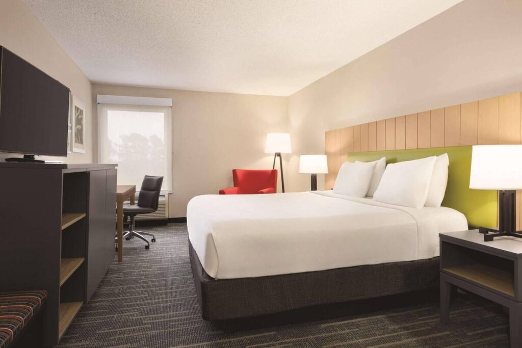 Country Inn & Suites by Radisson, Dunn, NC - Image 5