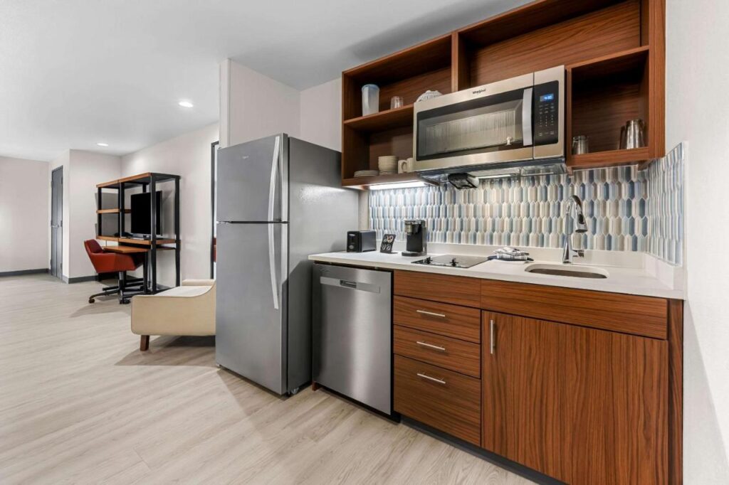 Everhome Suites Fayetteville near Fort Bragg - Image 4