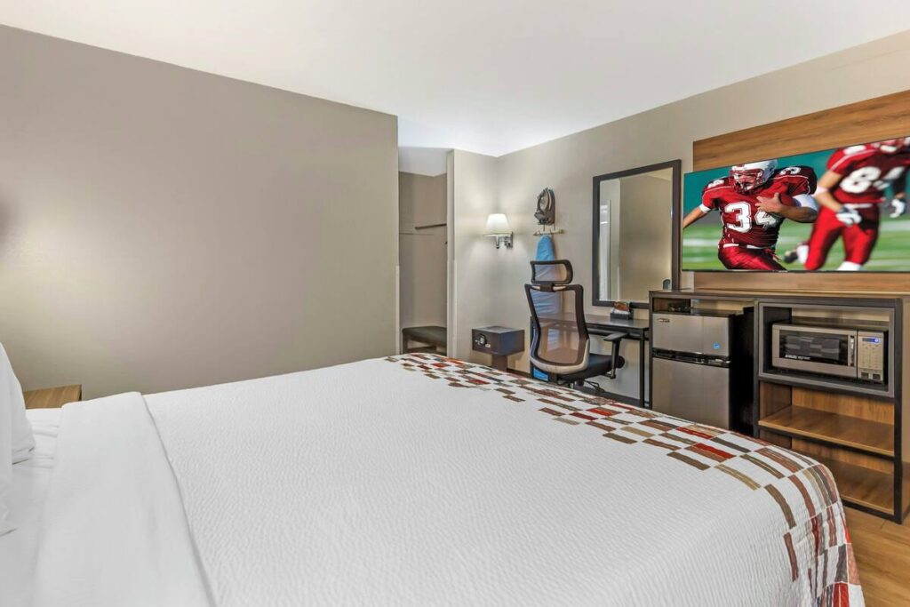 Red Roof Inn Lumberton - Image 3