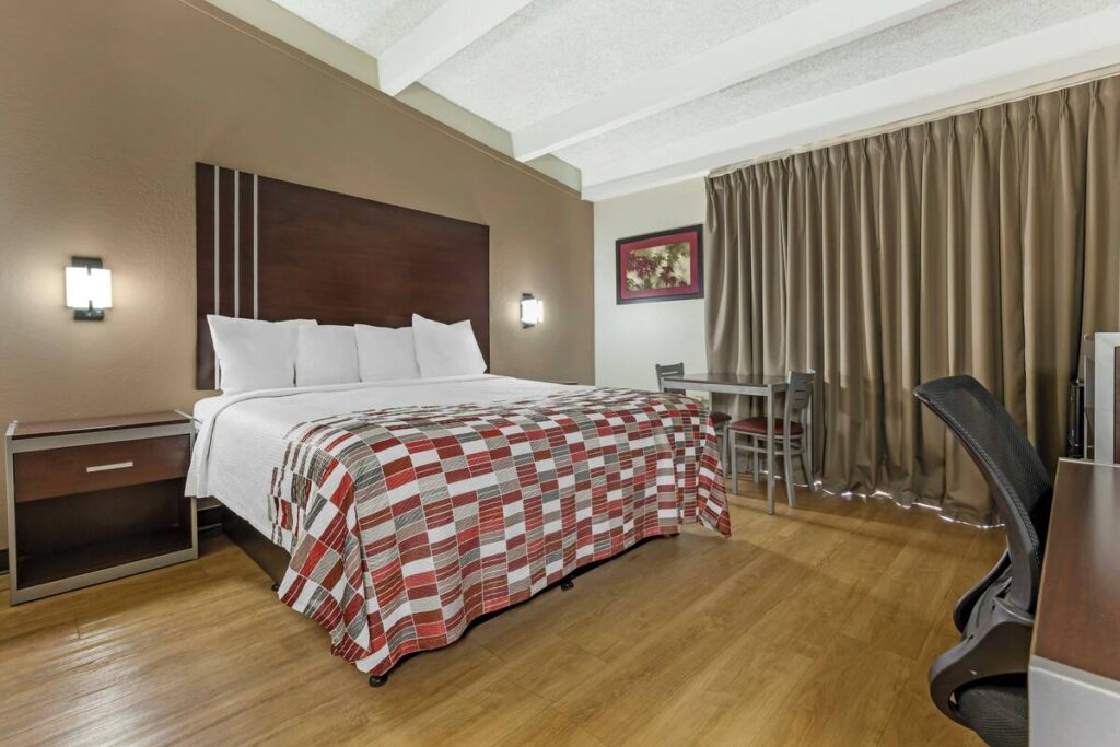 Red Roof Inn Lumberton - Image 5