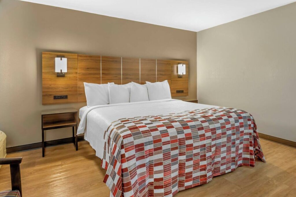 Red Roof Inn Lumberton - Image 6