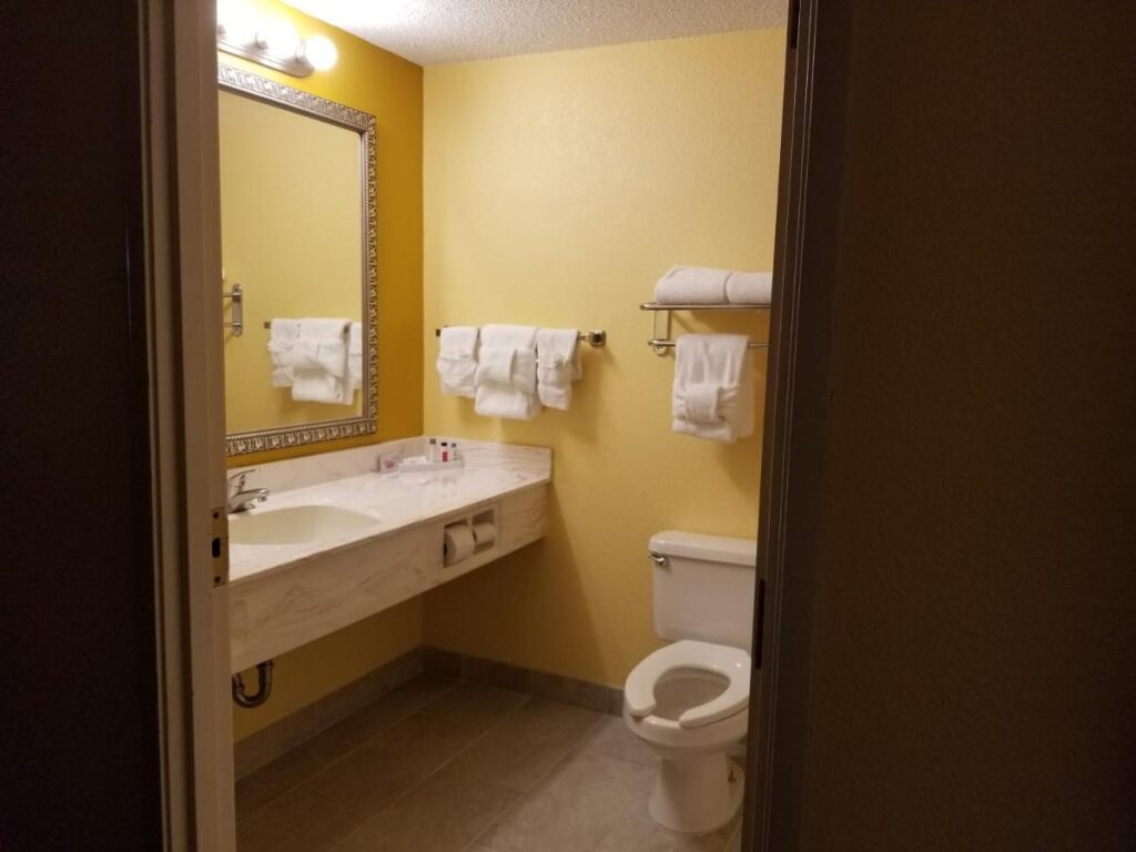 Comstock Inn & Conference Center - Image 2