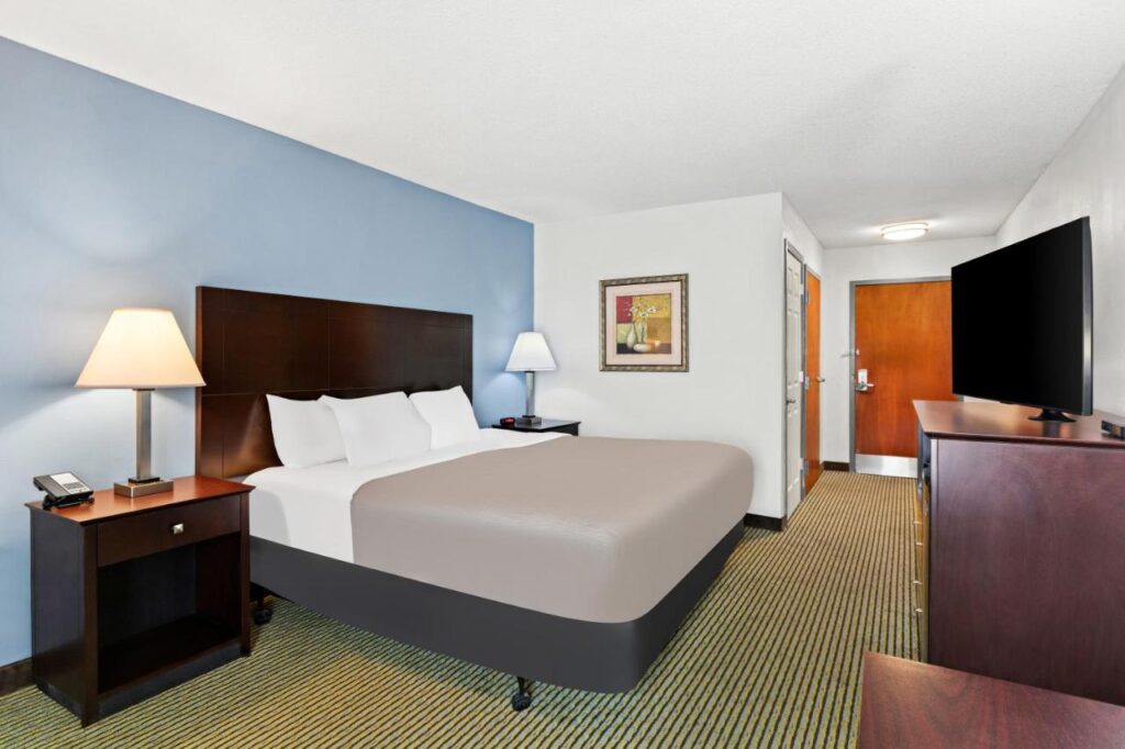 Quality Inn Dry Ridge - Image 6