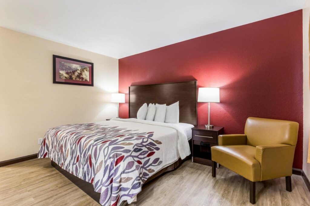 Red Roof Inn Dry Ridge - Image 2