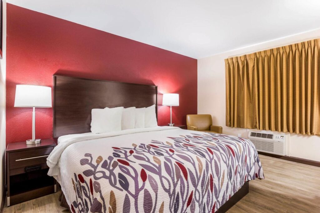 Red Roof Inn Dry Ridge - Image 3