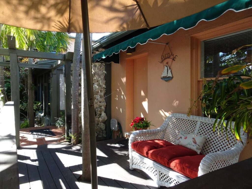 Suite Dreams Inn by the Beach - Image 2