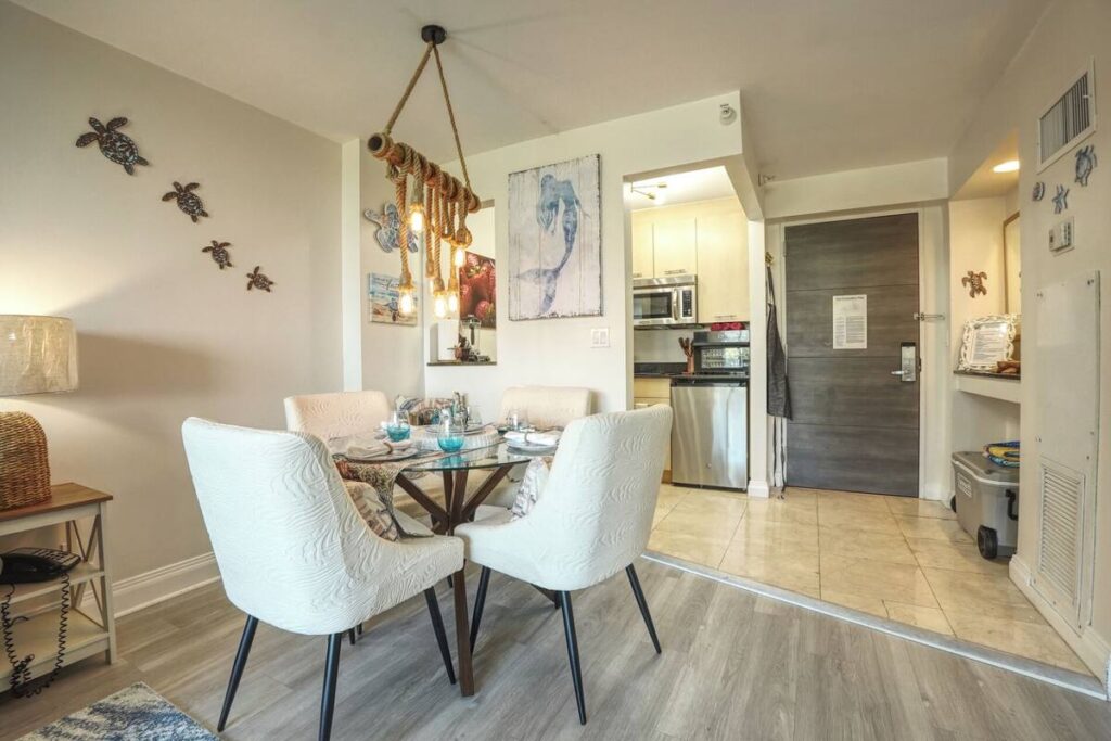 GalleryOne Doubletree Hilton GC Turtle Cove - Image 6