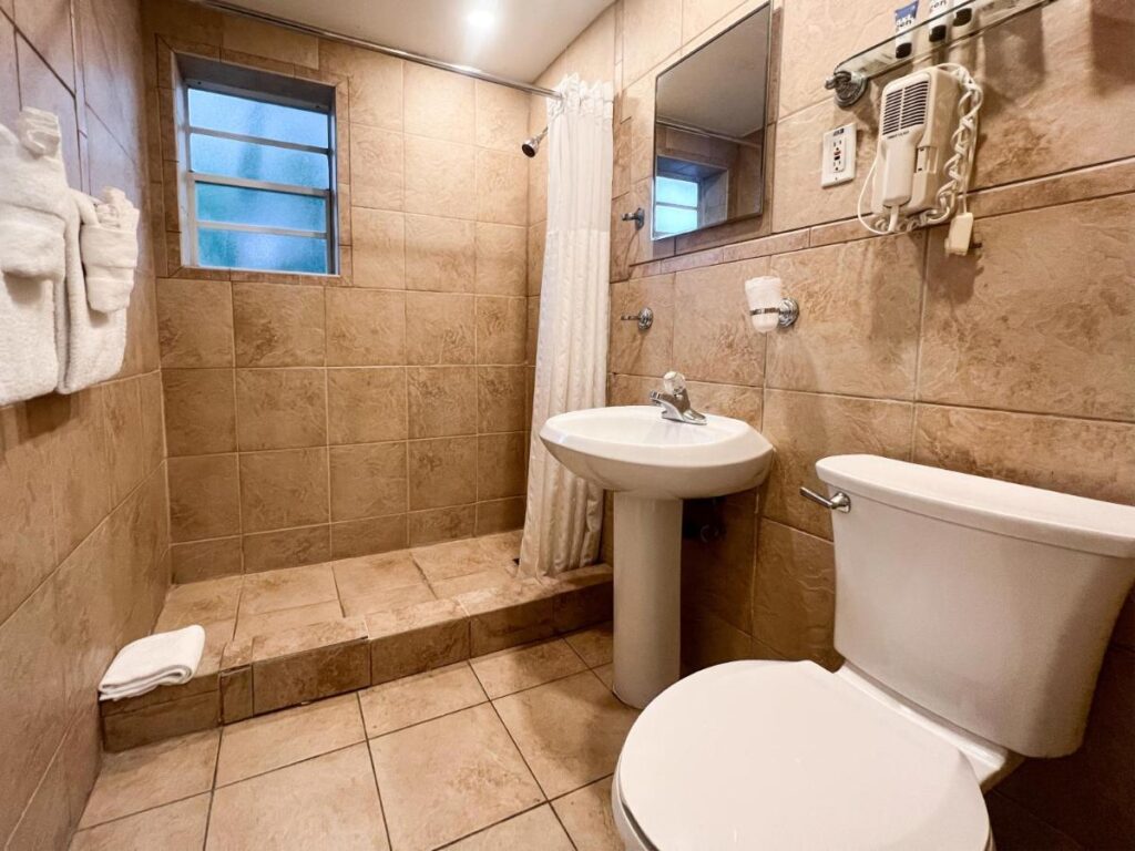 La Casa Hotel - Image 1