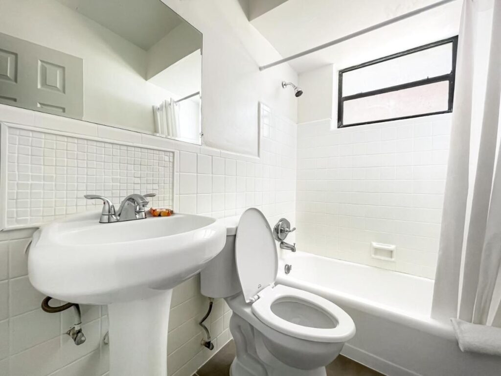 Silver Spray Motel - Image 3