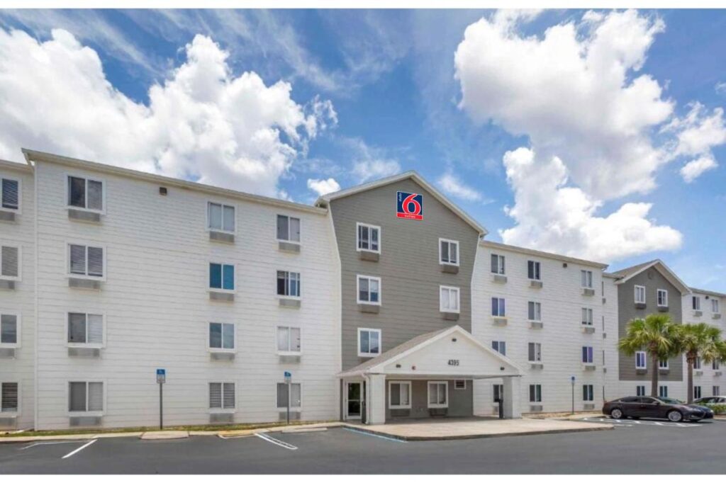 Studio 6 Extended Stay Fort Myers FL - Image 1