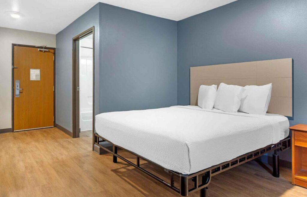 Studio 6 Extended Stay Fort Myers FL - Image 4