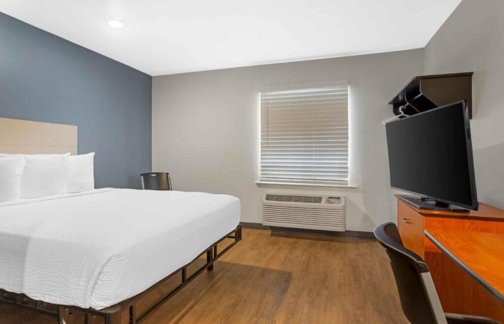 Studio 6 Extended Stay Fort Myers FL - Image 5