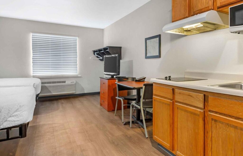 Studio 6 Extended Stay Fort Myers FL - Image 6