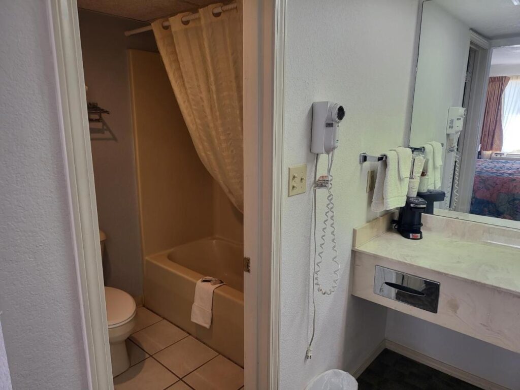 Blue Ribbon Inn and Suites - Image 2
