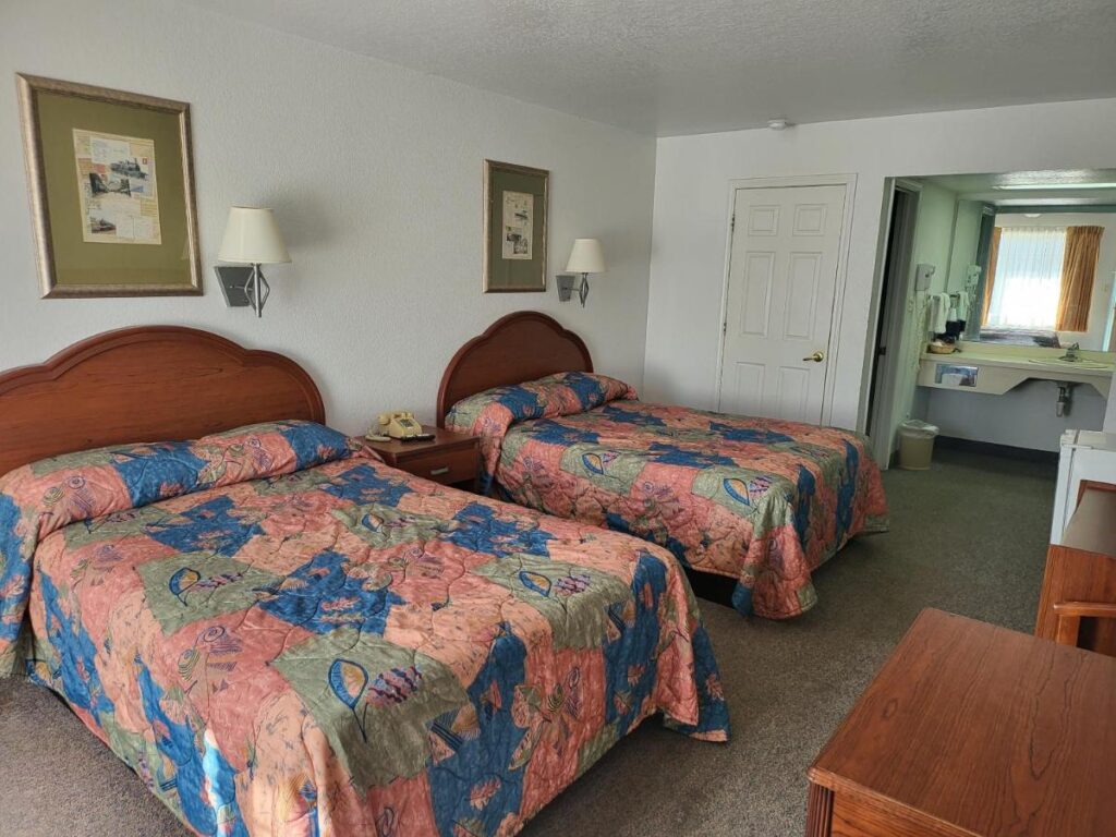 Blue Ribbon Inn and Suites - Image 4