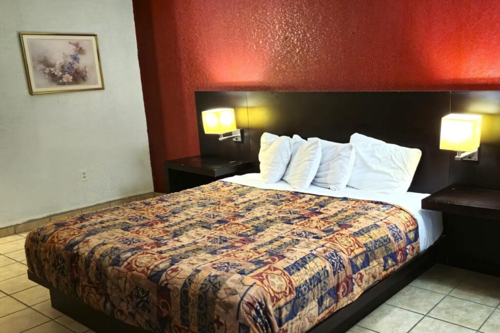 River Valley Inn and Suites - Image 2