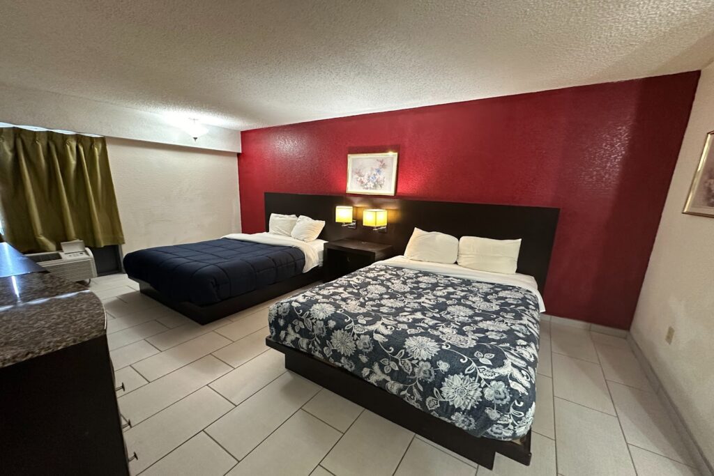 River Valley Inn and Suites - Image 6
