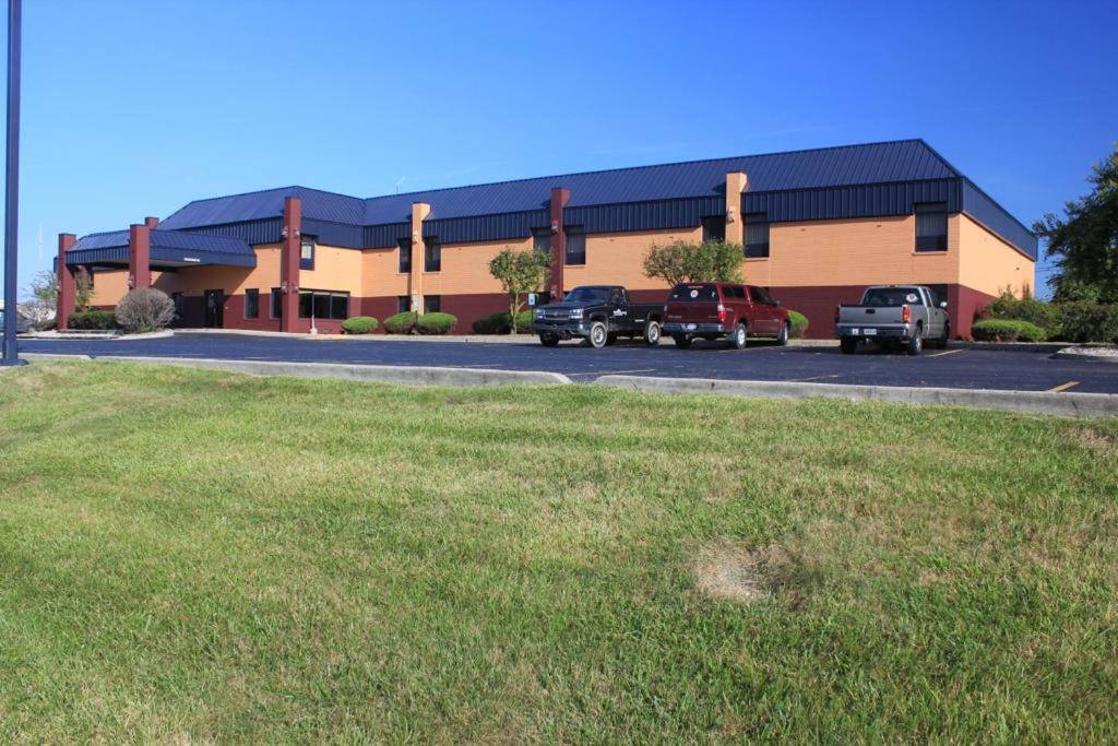 Super 8 by Wyndham Columbia City - Image 1