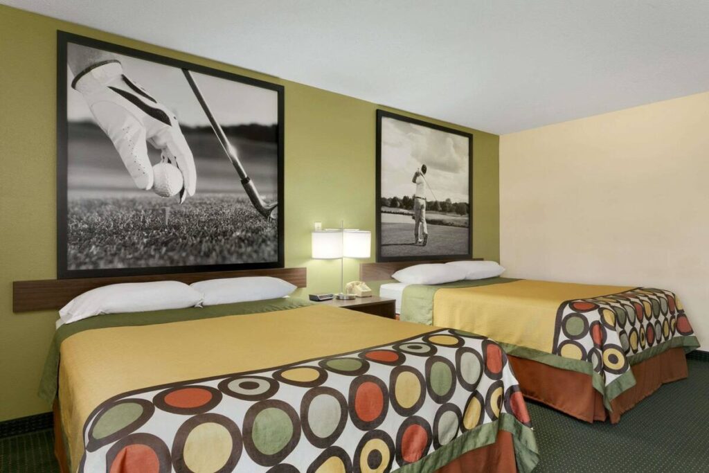 Super 8 by Wyndham Columbia City - Image 3