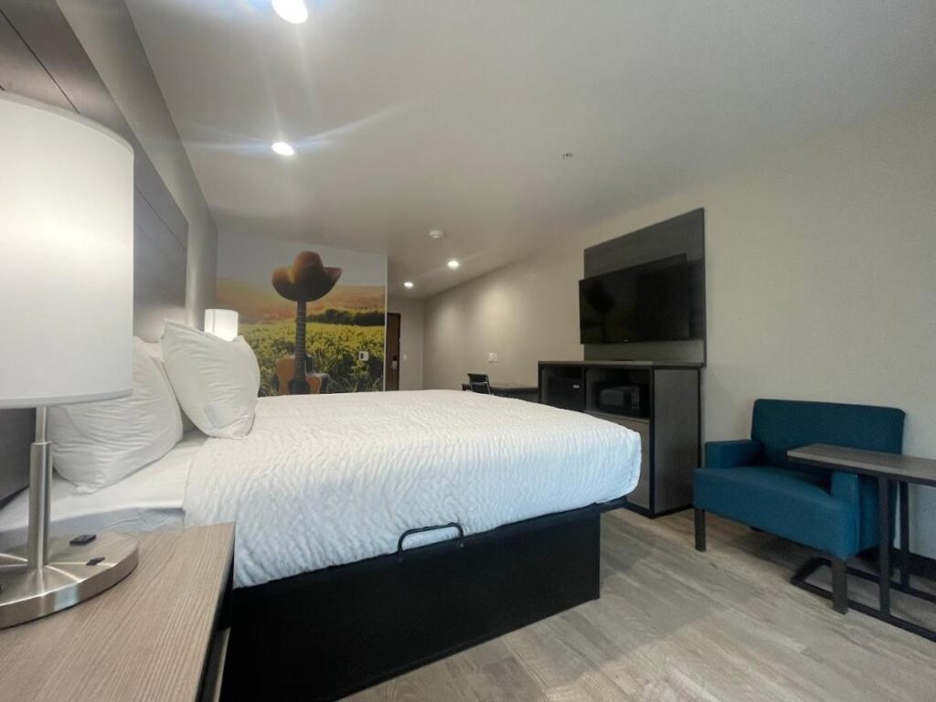 Clarion Pointe Fort Worth East - Arlington - Image 1