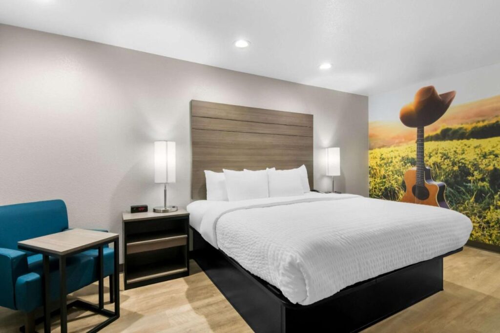 Clarion Pointe Fort Worth East - Arlington - Image 3