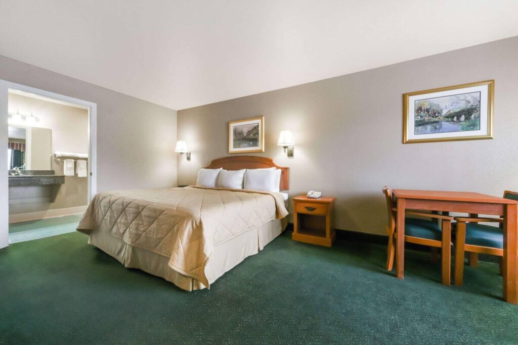 Days Inn by Wyndham Granbury - Image 2
