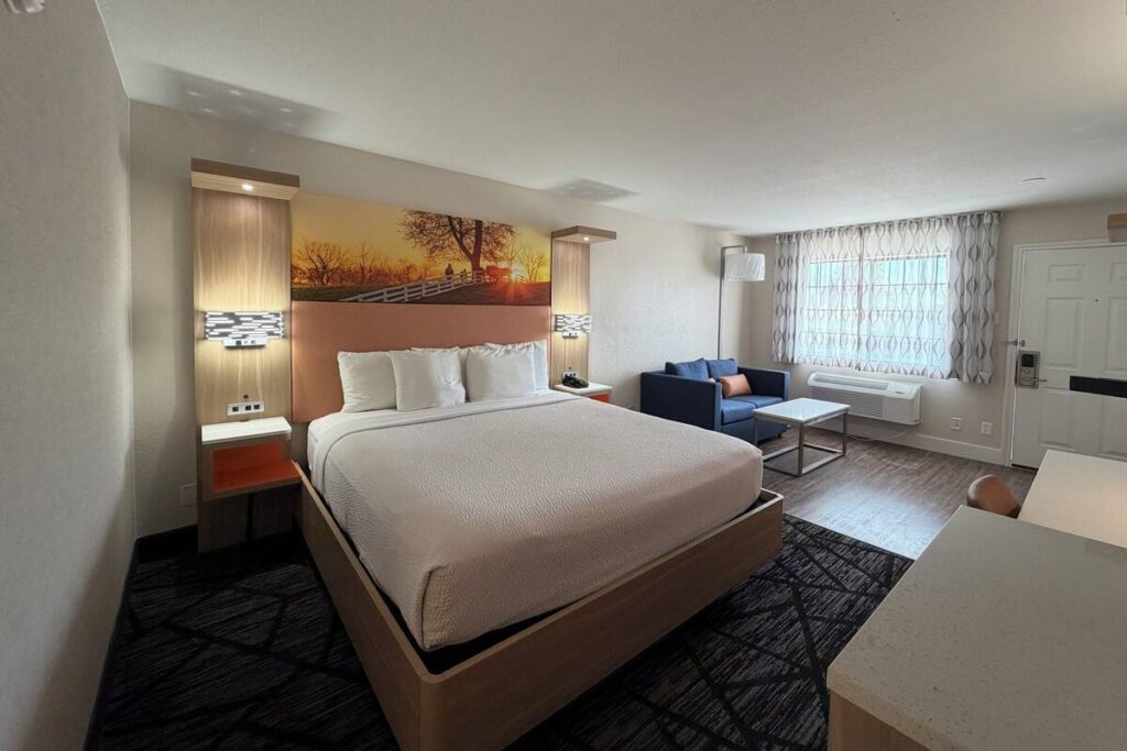 Days Inn by Wyndham Granbury - Image 3