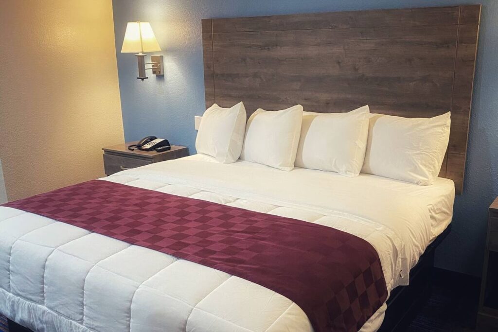 Lone Star Inn - Image 3
