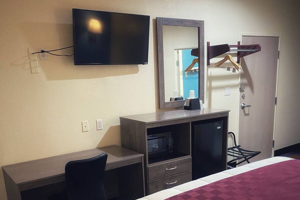 Lone Star Inn - Image 4