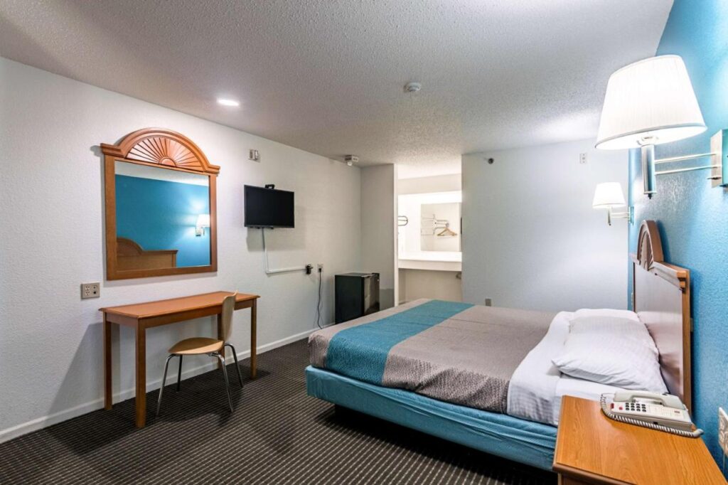 Motel 6-Azle, TX - Image 2