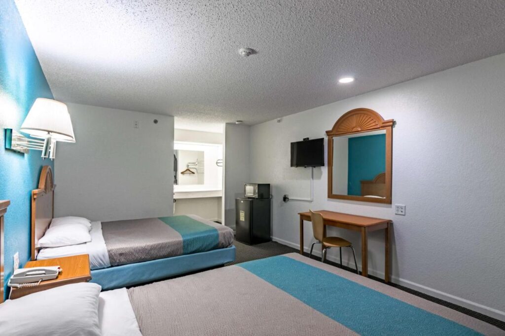 Motel 6-Azle, TX - Image 4