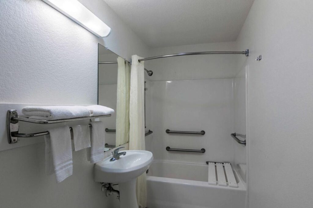 Motel 6-Azle, TX - Image 6