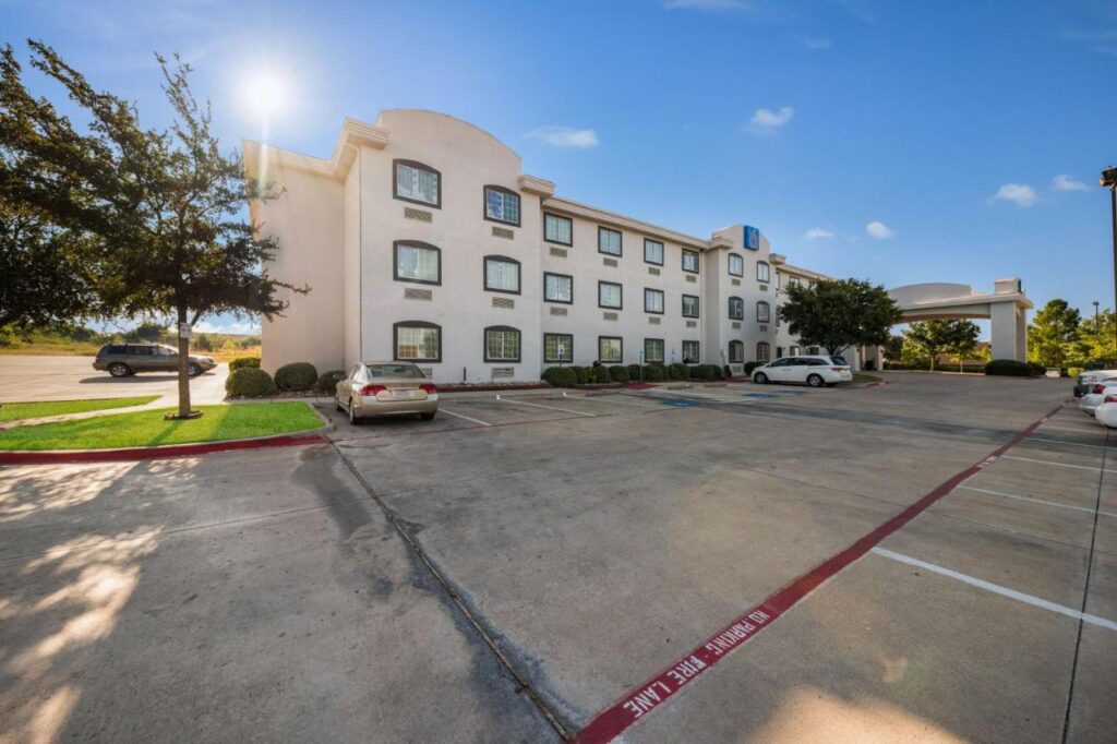 Motel 6-Decatur, TX - Image 1