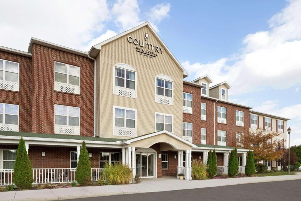 Country Inn & Suites by Radisson, Gettysburg, PA - Image 1