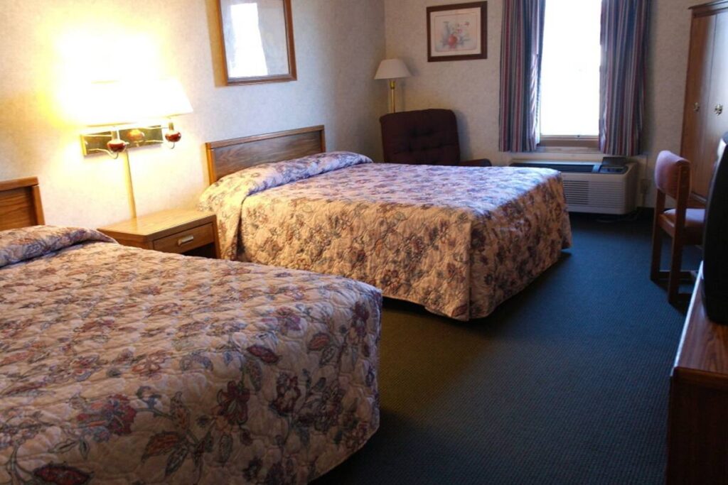 State Line Inn - Image 1