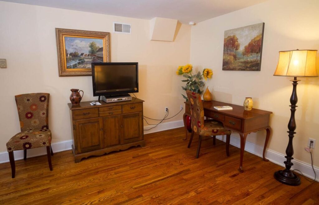 The Inn at Lincoln Square - Image 3