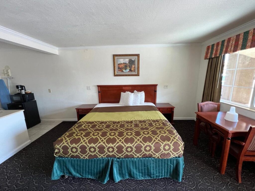 Americas Best Value Inn Hanford - Image 2