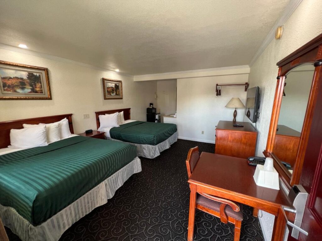 Americas Best Value Inn Hanford - Image 5