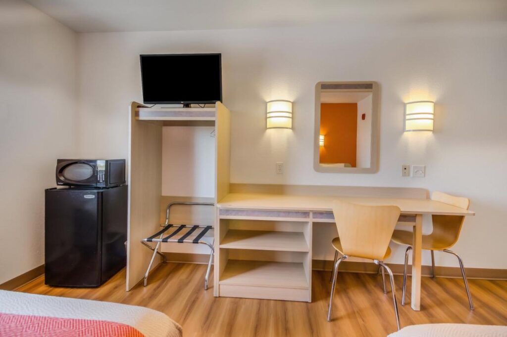 Motel 6-Lemoore, CA - Image 5