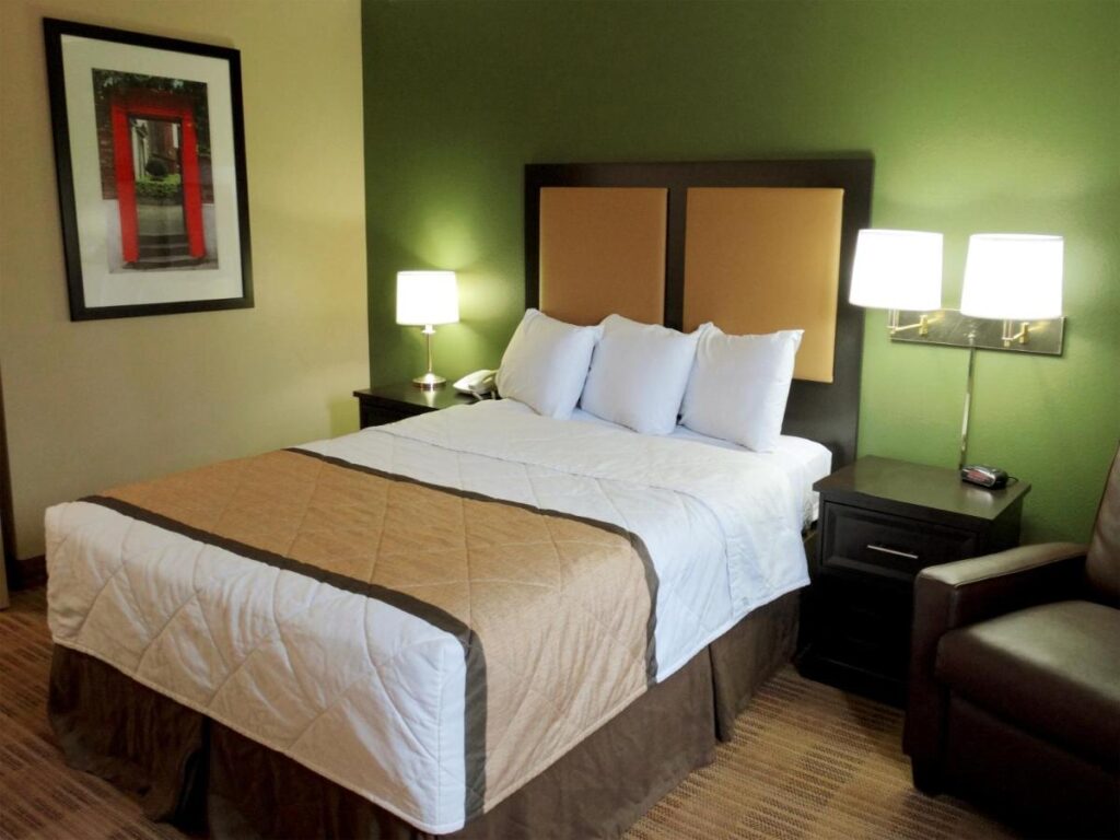 Studio 6 Suites Fresno North CA - Image 4