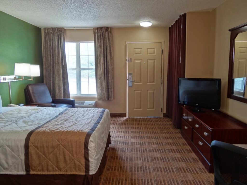 Studio 6 Suites Fresno North CA - Image 5