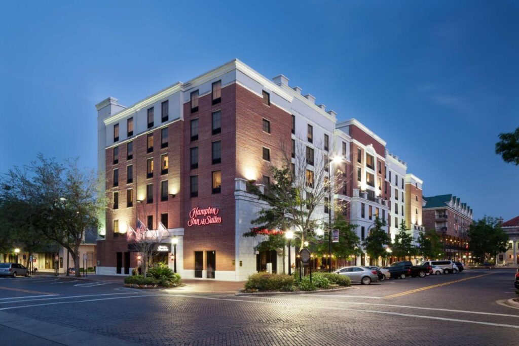Hampton Inn & Suites Gainesville Downtown - Image 1