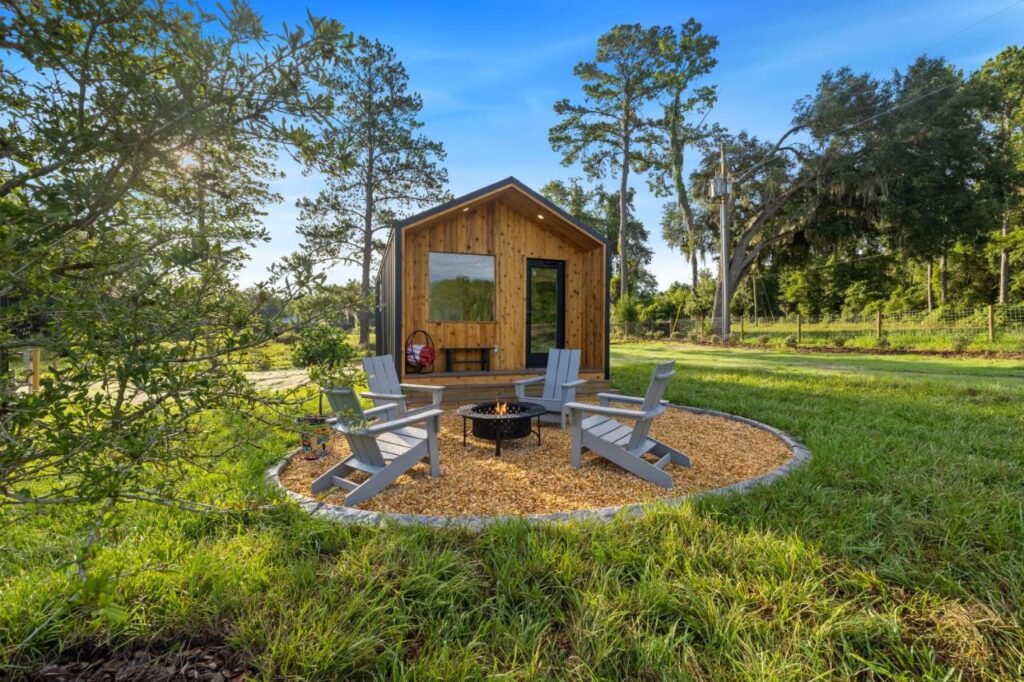 Vista Verde Farm Retreat - Stylish Cabins Nearby Springs - Image 1