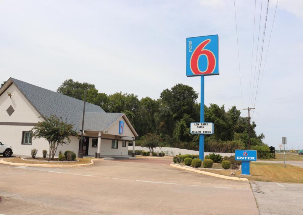 Motel 6-Alvin, TX - Image 1