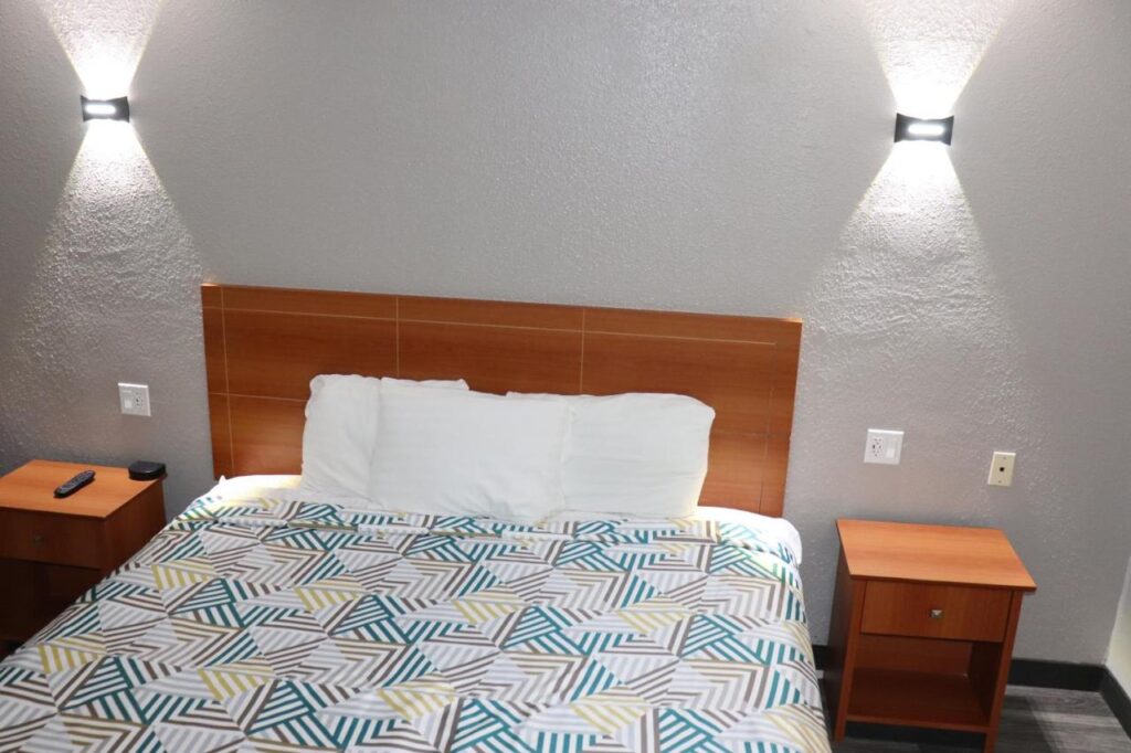 Motel 6-Alvin, TX - Image 4