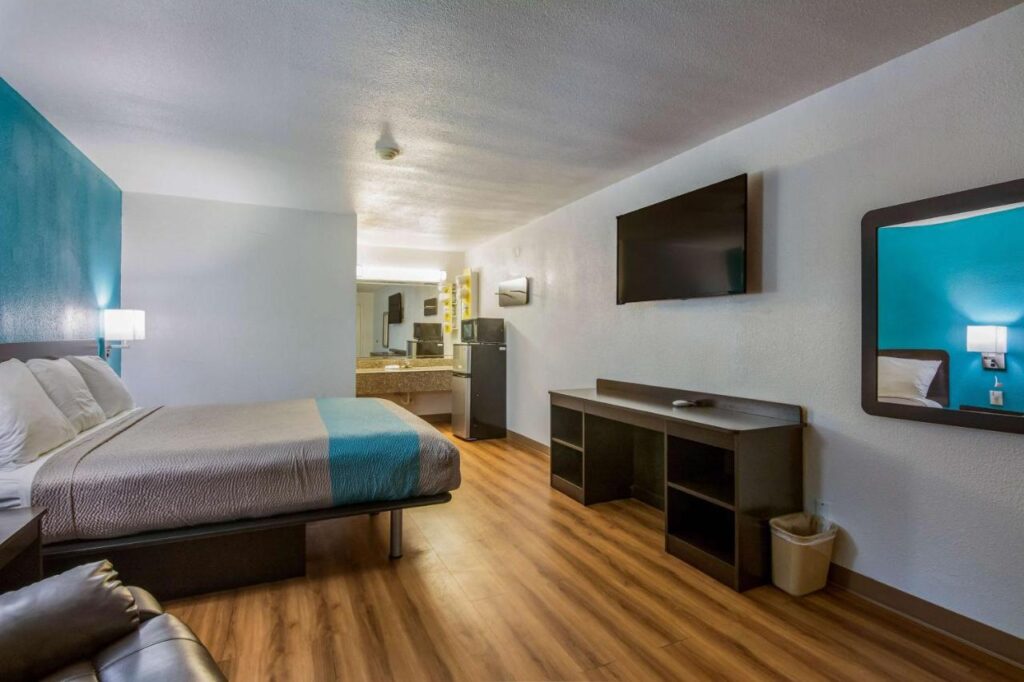 Motel 6-Freeport, TX - Image 2