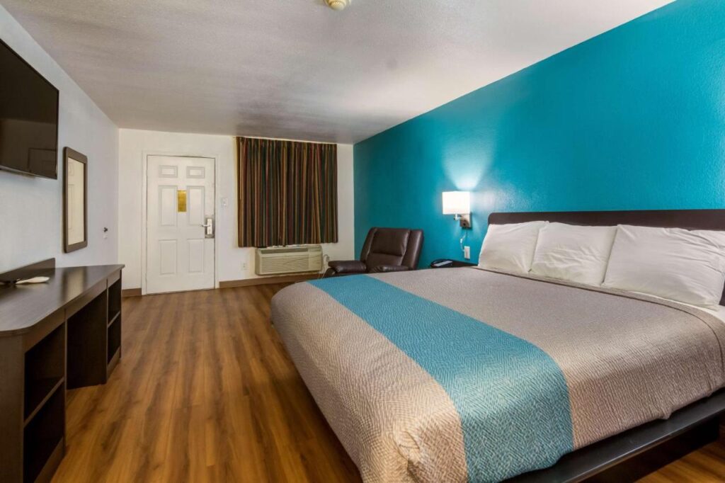 Motel 6-Freeport, TX - Image 3